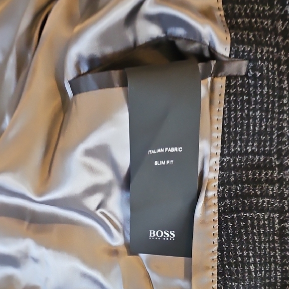Hugo Boss Men's Slim Dark Plaid Blazer Style Coat Size 46 - Never Worn - Picture 8 of 11